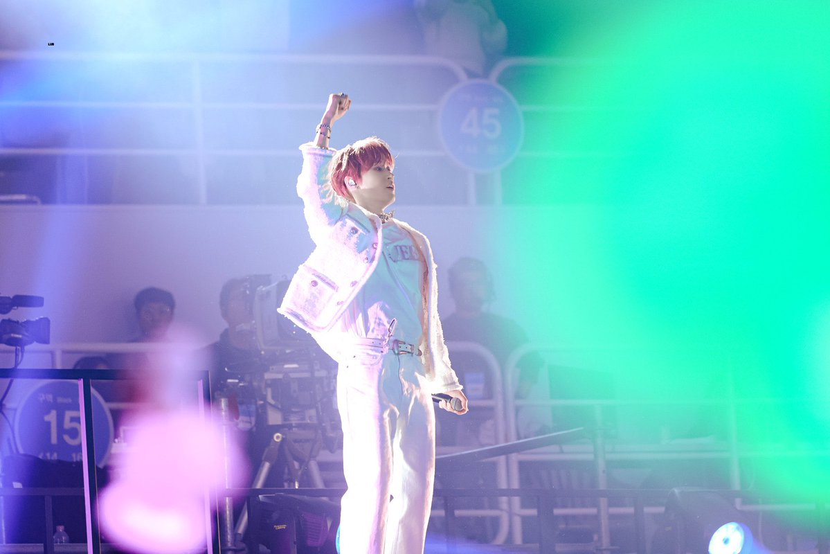 canstoplub's tweet image. 피피티 발표할때 천사와 악마 예시로 이사진 넣고 자료제공자로 내이름 개크게박을거임