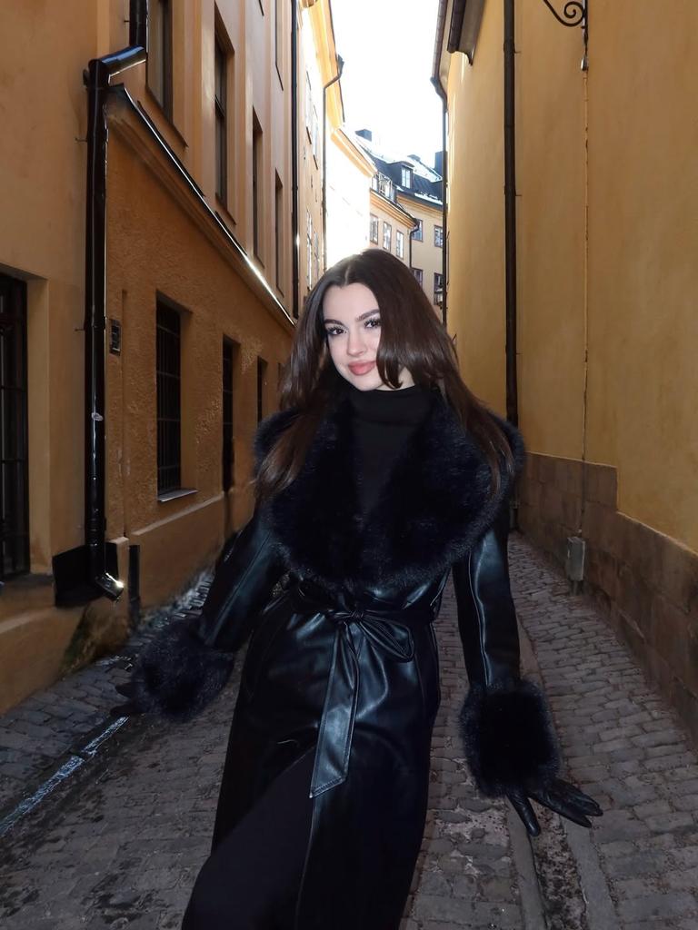 "Auténtica en su esencia, fuerte en su camino y luminosa en su alegría"
#SuBurcuYazgıCoşkun