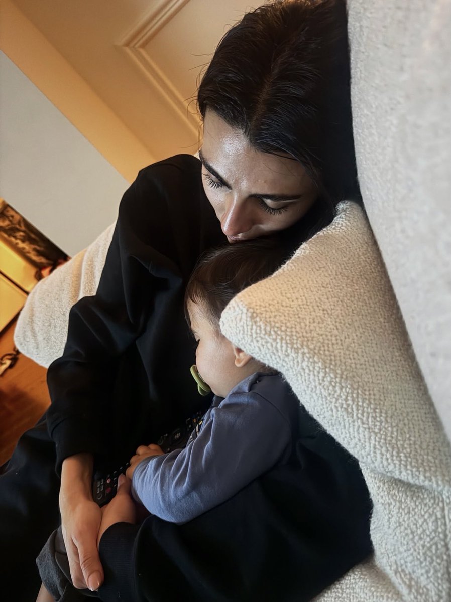 lauragerbina's tweet photo. #prelemi📌"La felicità.Immagino il mio piccolo in braccio,lo coccolo,lo massaggio,lo bacio.Intorno a me l'amore di Pierpaolo..." 😭♾️❤️ https://t.co/Ioc6iiHiOl