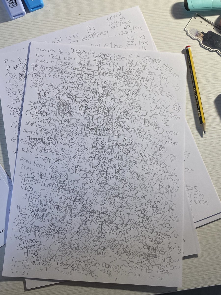 estas a mi lado en la biblioteca e intentas adivinar lo que estudio pero mis apuntes son esto