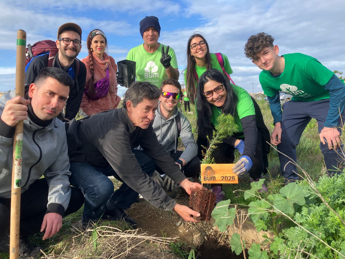 BosqueUrbanoMA's tweet photo. ¡Gracias a quienes habéis acudido hoy al #BosqueUrbano de #Málaga a festejar nuestro 10º #aniversario! 🥳 No hay palabras para expresar tantas emociones. 😊 Es un privilegio contar con vuestra ilusión para lograr el sueño de buena parte de la #vecindad malagueña. #10AñosDeBUM💚🌳 https://t.co/SrAh3iB74e