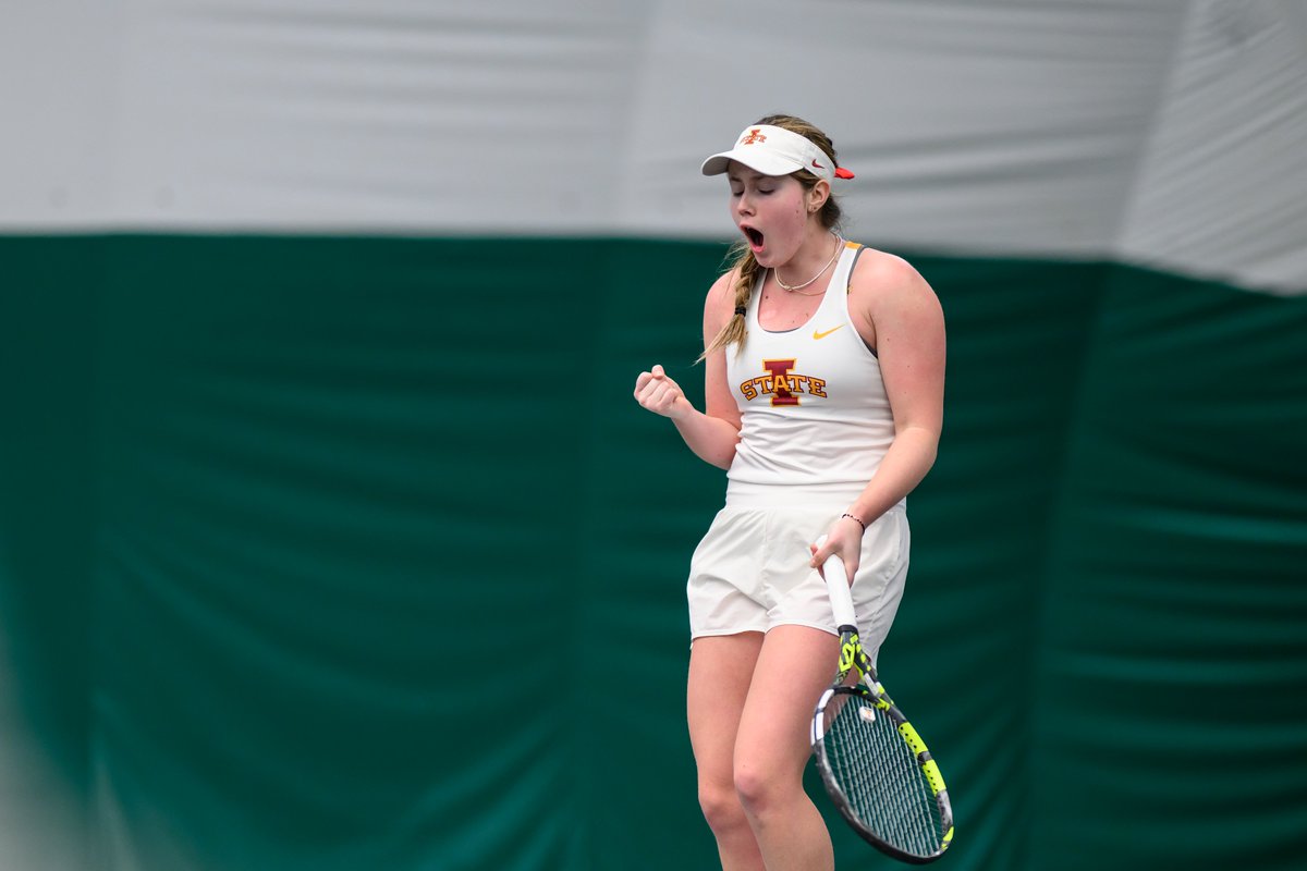 Valeska gets the 6-3, 6-1 dub‼️