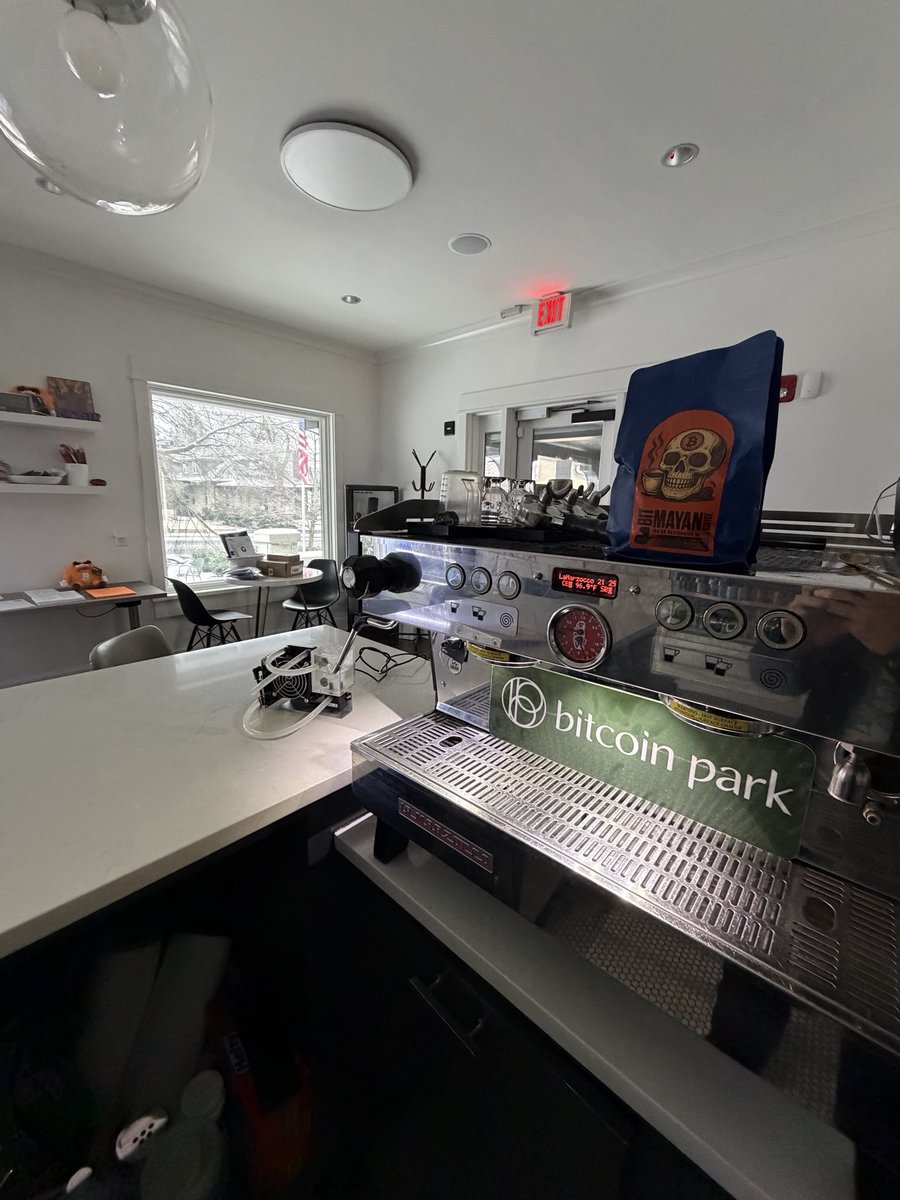 JUN_AJPU_btc's tweet photo. Time for coffee !!!
With @bitcoinpark_
#Bitmayancoffee enjoy plebs! https://t.co/3RbsAaZuK1