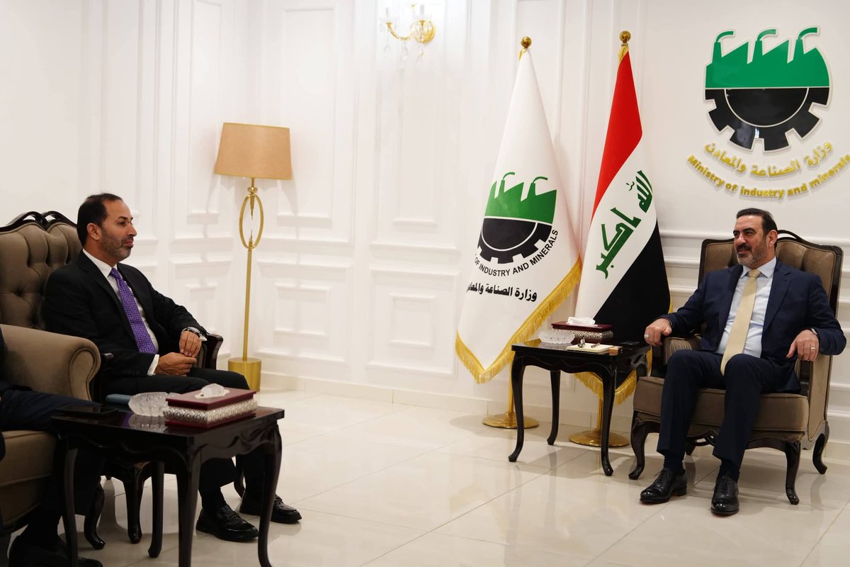 ProfNajim's tweet photo. تم اليوم لقاء سفير المملكة الأردنية الهاشمية لدى العراق، السيد ماهر الطراونة، والوفد المرافق له، بحضور المستشار العلمي للوزارة السيد عمار عبد الله حمد، ومدير عام دائرة التطوير والتنظيم الصناعي.
وجرى خلال اللقاء بحث العلاقات الثنائية وفرص التعاون في عدد من القطاعات الصناعية، ومناقشة مشاريع مشتركة، مع التأكيد على عمق العلاقات الأخوية بين العراق والأردن وأهمية تعزيز التعاون الصناعي بما يخدم المصالح العليا للشعبين الشقيقين.