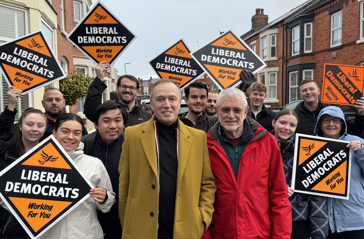 CarlCashman's tweet photo. A great weekend supporting Dave Thomas with the @LiverLibDems team. Full of energy 🔶🔶🔶 https://t.co/agsHZZyYgL