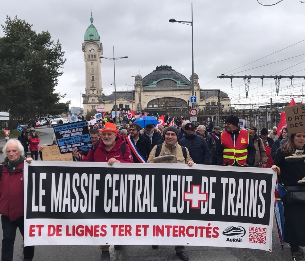 La Colère des Sans Trains : message puissant envoyé à l’Etat depuis Limoges.

Le futur du mouvement c'est l'extension au plan national tant la colère des usagers est forte.

#MassifCentral
#Auvergne
#Limousin
#Occitanie

<a href="/angoulim1687/">ANGOULIM</a> 

aurail.eu/?p=904