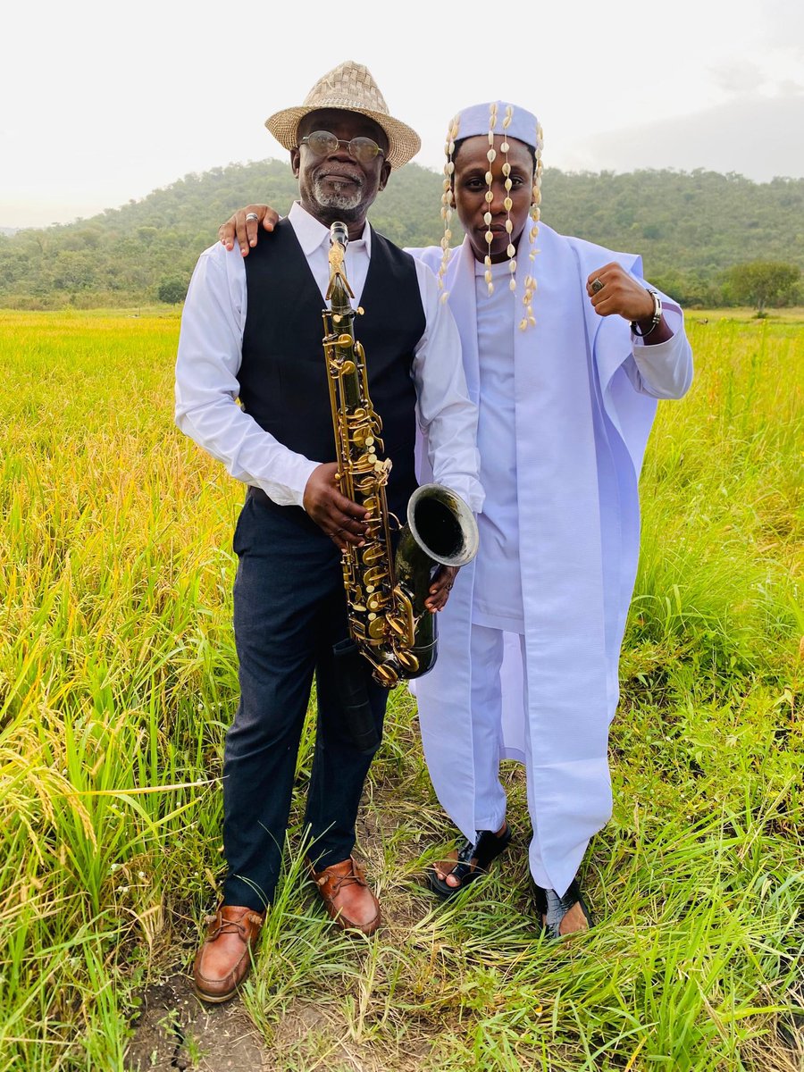 JGado4's tweet photo. Avec mon papa le saxophoniste 🎷 on vous souhaite une bonne soirée dominicale et un bon mois des amoureux le Février! AGO toujours disponible 💯✌🏽 

Streaming: https://t.co/QfjFuBZf8V

YouTube : https://t.co/S0W0YmYKB3

#JGado  #AGO #GodNamNsin https://t.co/6IMb8XGJyW