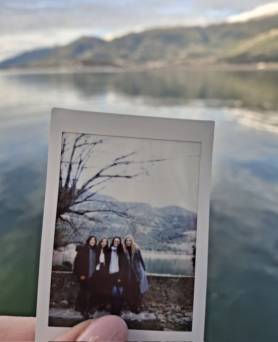 χαρ 🌺 tweet media