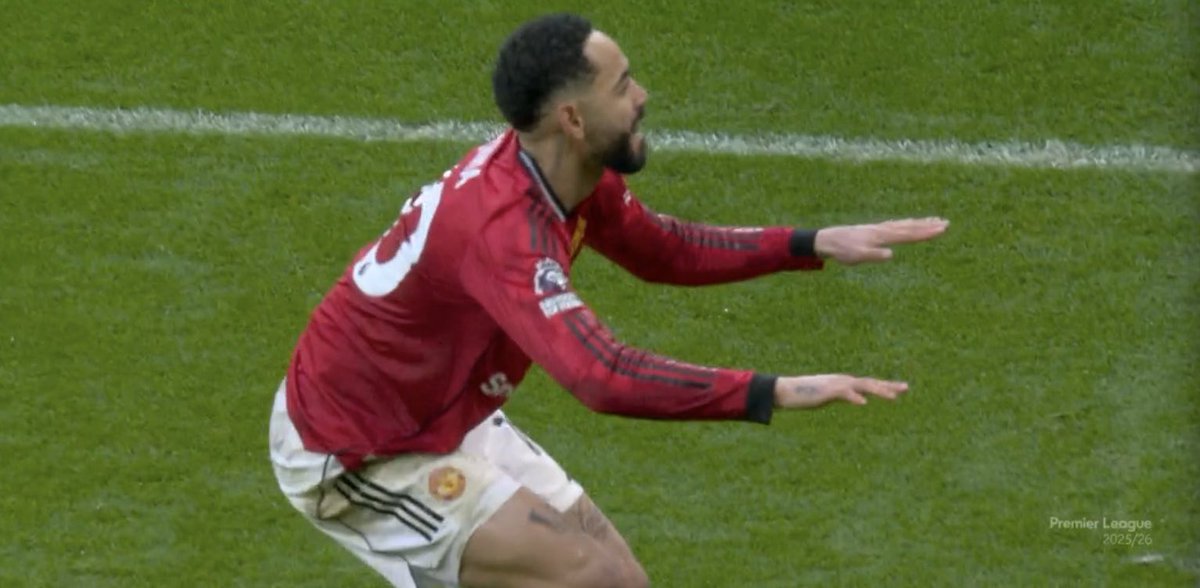 Nicia0002's tweet photo. A win against Man City 
A win against Arsenal 
A win against Fulham 

Maybe Manchester United is back 😤 https://t.co/9Dt4NmcKIU