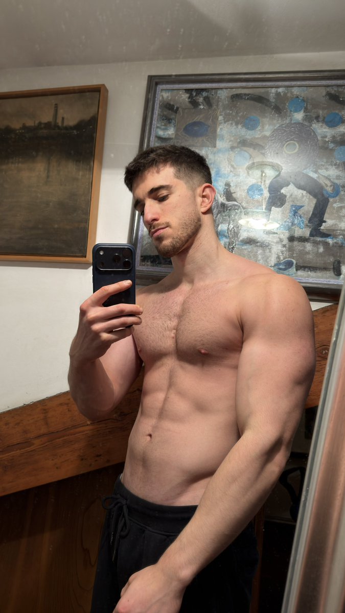 alvaro_loreenzo's tweet photo. RT si quieres entrenar conmigo 😏 https://t.co/uM3jdBh6fx