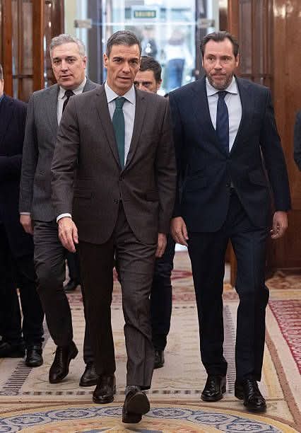 nuria1362's tweet photo. @sanchezcastejon @oscar_puente_ Que lecciones nos van a dar, si en todas las catástrofes que han ocurrido en España estando ellos al mando han sido un desastre, y mentir y los bulos contra las víctimas. 
@oscar_puente_ es un gran Ministro, una buena persona y estamos a su lado 💪🏼💪🏼🌹🌹 https://t.co/8ENhWCT8Gr
