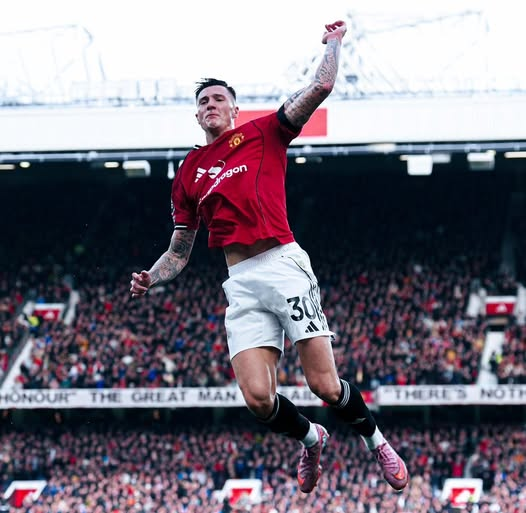 1tsprateek's tweet photo. Manchester United have a habit of conceding a equaliser and returning back soon to have a lead again. Benjamin Sesko, the super sub this time. That is HOW IT WORKS FOLKS !!
3 wins in a row 🙌 #ManchesterUnited #PremierLeague https://t.co/14Wq0Sq6Jk