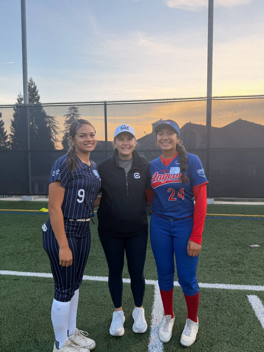 neleLeiatauaSan's tweet photo. Thank you Coach @CoachSingCal, @CoachRexCal, and the @CalSB staff for an amazing camp yesterday. Excited for what the future has in store for your program. #thisisbearcountry #gobears #CalBears @CA_Howard_Vault @TopPreps @ExtraInningSB @benthesamoan https://t.co/QpfyaBToJx
