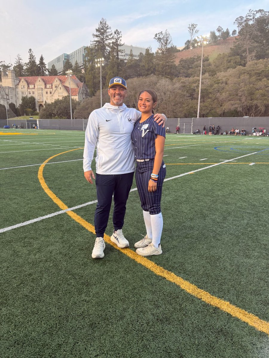 neleLeiatauaSan's tweet photo. Thank you Coach @CoachSingCal, @CoachRexCal, and the @CalSB staff for an amazing camp yesterday. Excited for what the future has in store for your program. #thisisbearcountry #gobears #CalBears @CA_Howard_Vault @TopPreps @ExtraInningSB @benthesamoan https://t.co/QpfyaBToJx