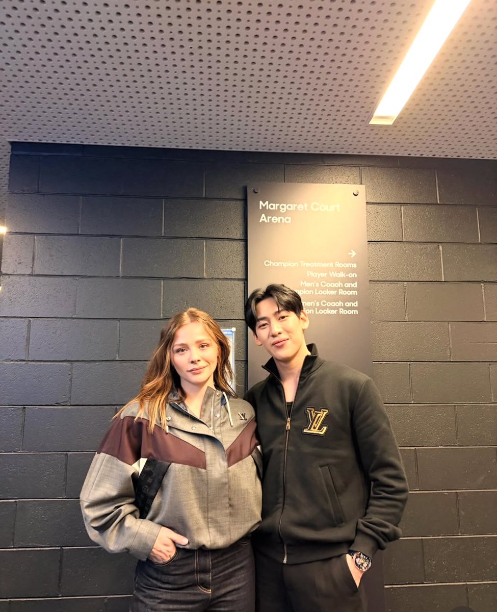 ทุกคนเห็นอะไรในรูปล่ะ ชั้นเห็นฮอลลีวูดกับป็อปสตาร์ ดังชนดัง divaเจอdiva legend meets legend