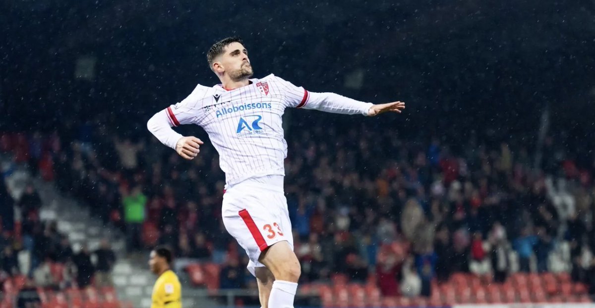 🚨OFFICIEL : le #fcsion annonce la prolongation de contrat de Rilind Nivokazi. L’attaquant qui vient de fêter ses 26 ans a étendu son engagement jusqu’en juin 2030. 📸 <a href="/FCSion/">FC Sion</a>