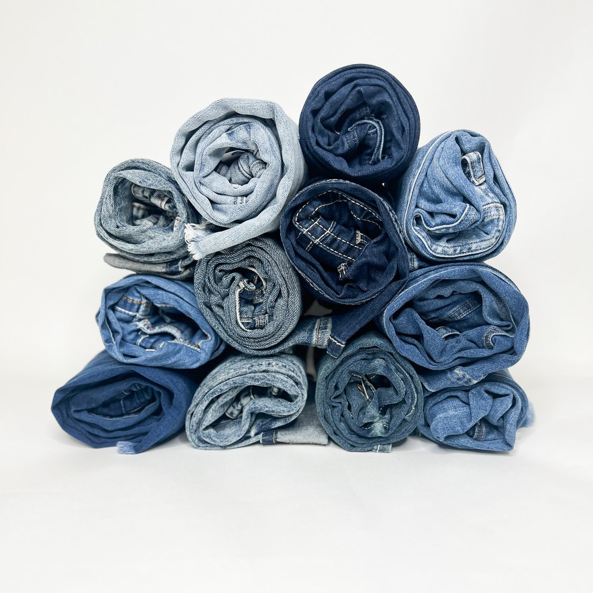 FactoryConnect's tweet photo. We have brands you know and love at FC! 👖✨ https://t.co/YYZFyljkKo