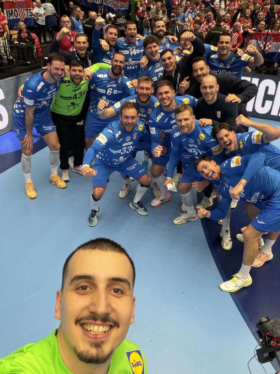 🚨🇭🇷 Croatian handball players, who won the bronze medal at @EHFEURO, explicitly demanded that their official welcome in Zagreb be accompanied by Marko Perković Thompson - a singer known for glorifying Ustaša ideology, the NDH regime and its Nazi collaborators, a regime 