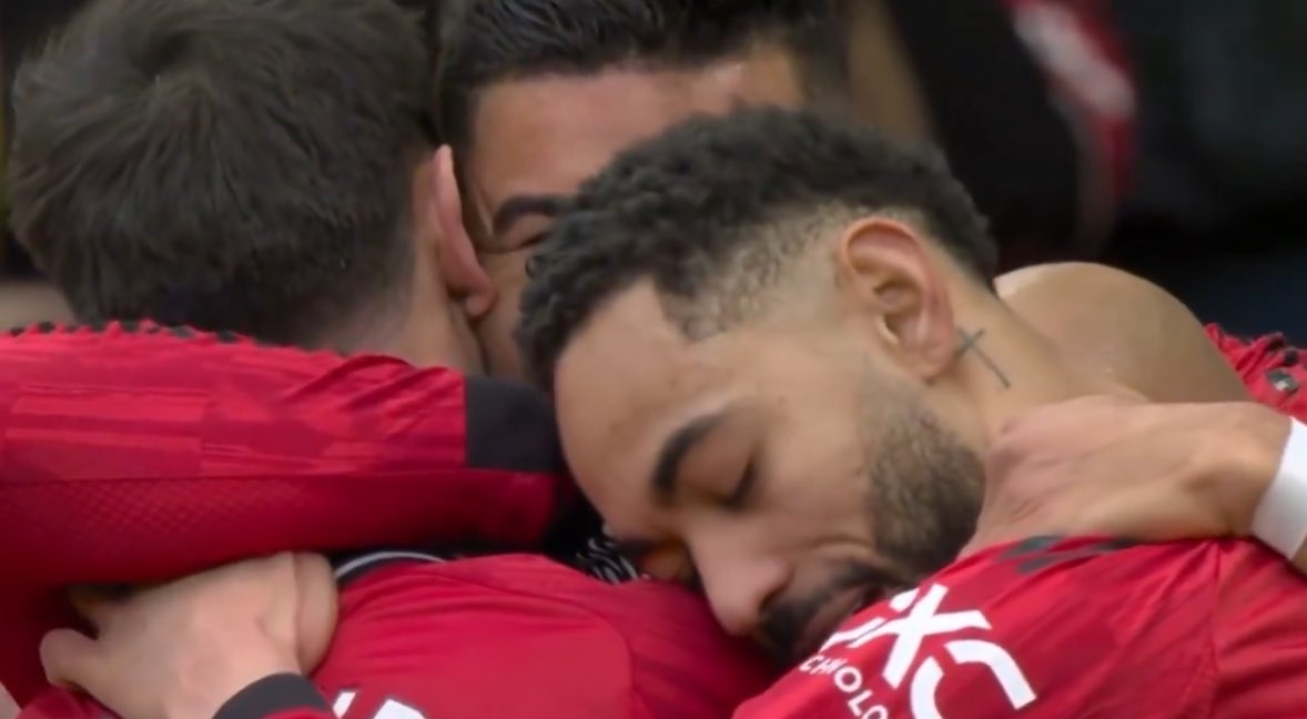 cuunhas's tweet image. this club 😭❤️