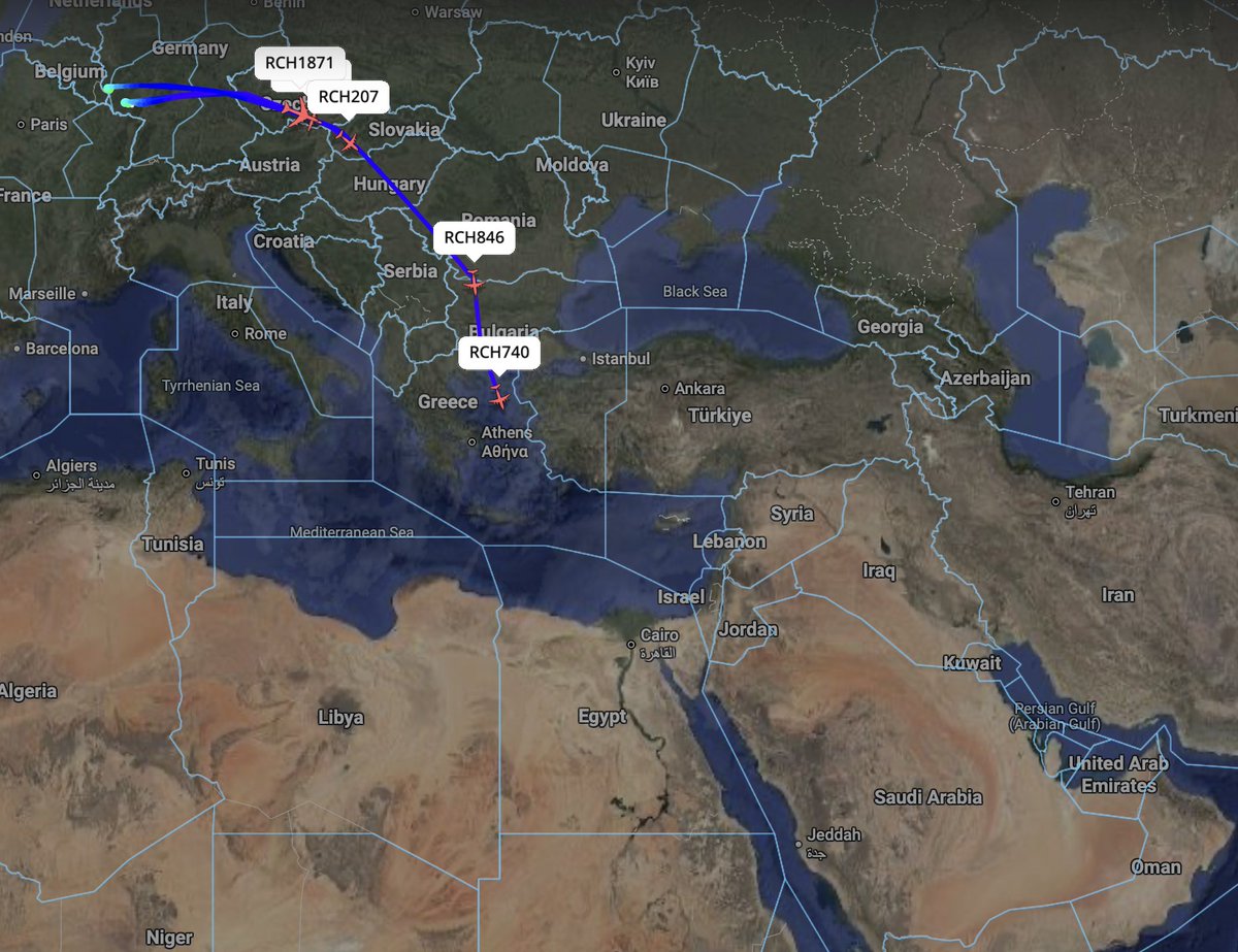 IntelDudee's tweet image. 🇺🇸🇮🇷‼️ URGENTE— x4 C-17s Globemaster III y un C-5 ambos de transporte aéreo dirigiéndose en fila hacia Medio Oriente. 

EEUU continúa reforzando sus defensas aéreas en la región.
