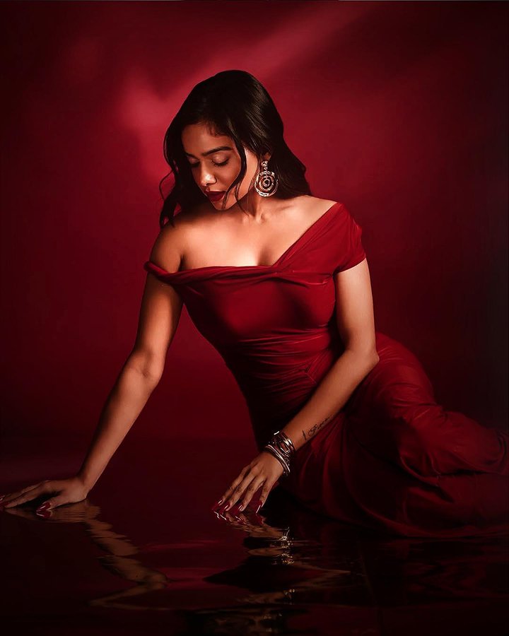 Bhai. The way my girl played 🤍🔥🏃🏼🔥🥹. Bb ke team task jeetne wali khushi ho rhi hai meko 🥹. Chhoti si bachhi hai , par she killed it. 

Manisha Rani ,  proud of u 😌🤍

We won guys 🎉 🎉

#ManishaRani #The50 

MANISHA GRACING THE 50