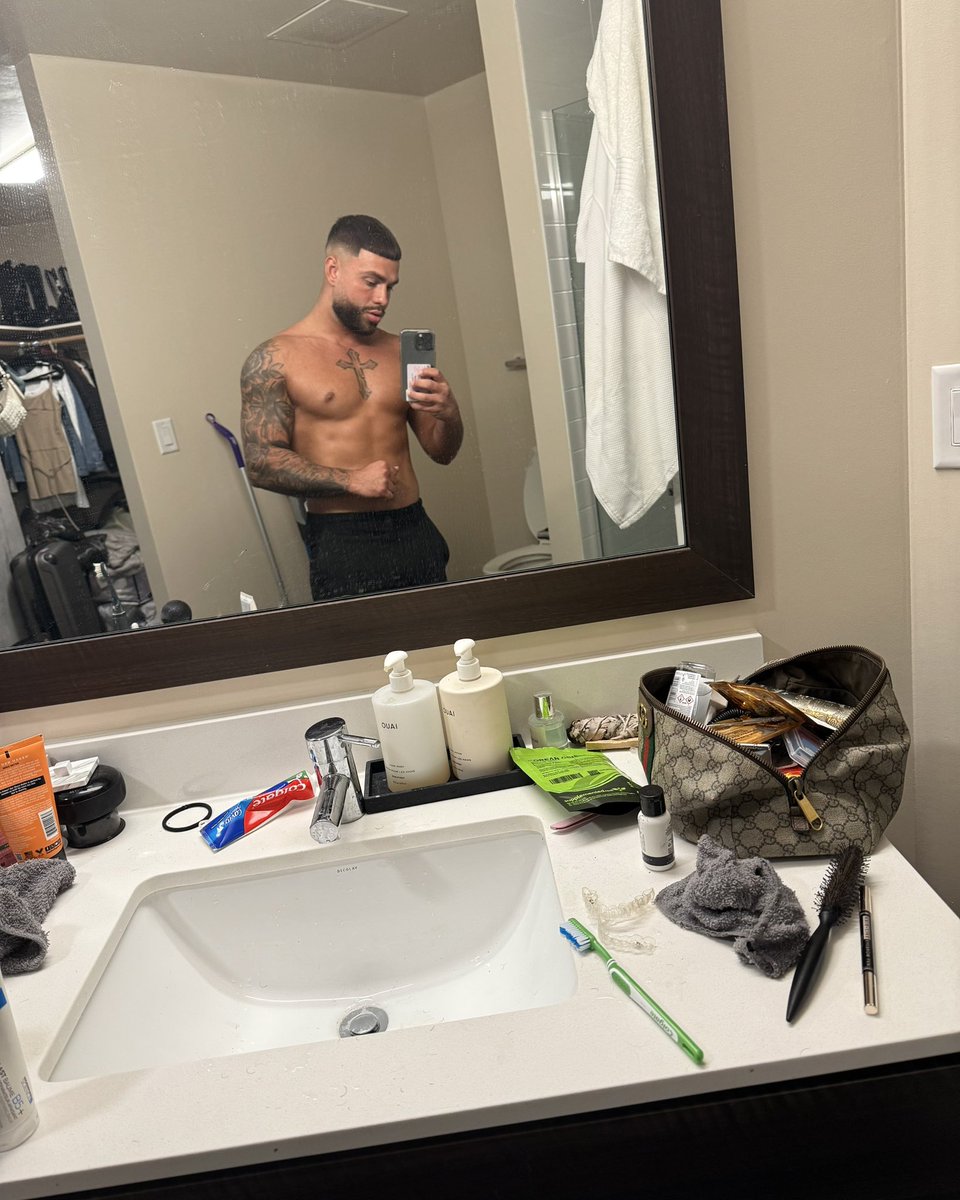 AlphaMax1111's tweet photo. Dm for a surprise https://t.co/AXUvBx4rVc