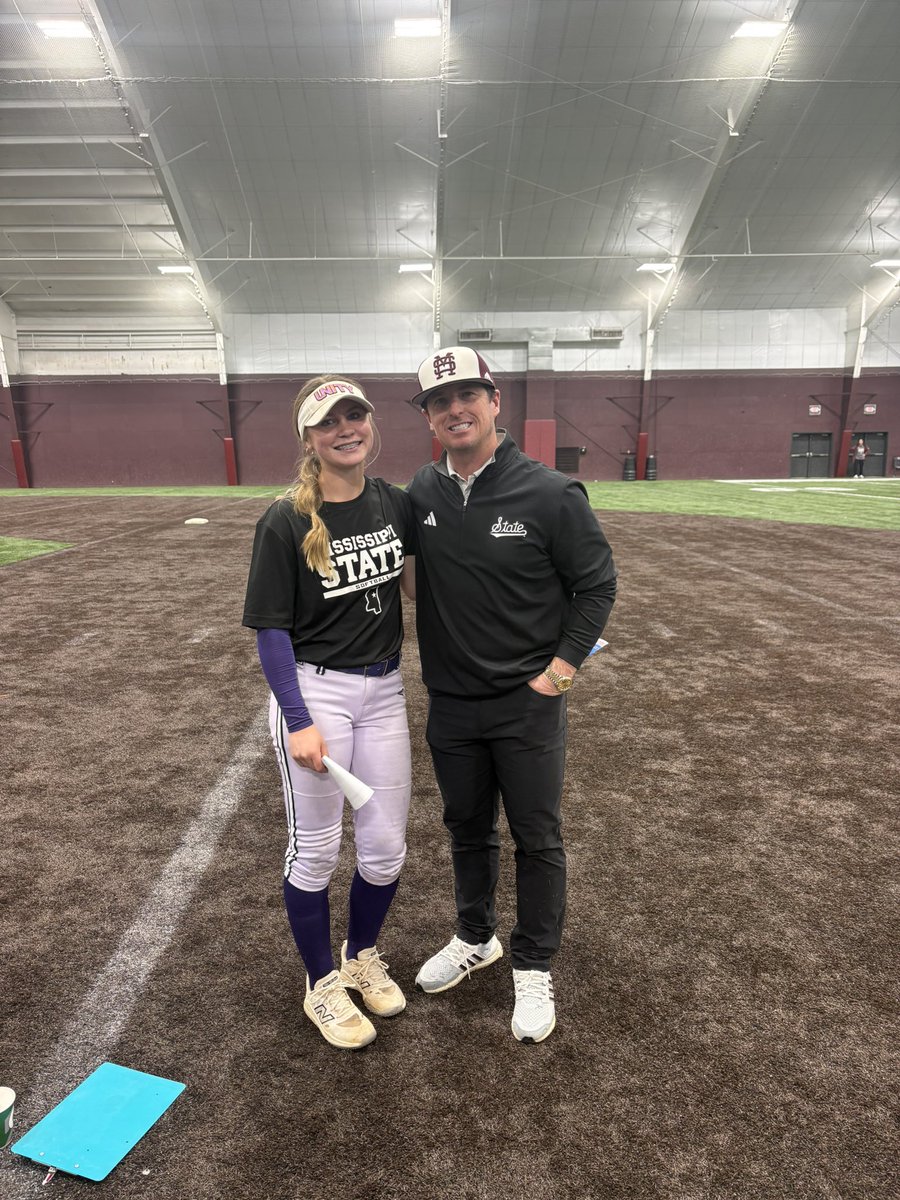 4peytonclark's tweet photo. STARKVEGAS 🤩 Enjoyed Mississippi State yesterday! Loved all the players and facilities! I learned so much and was so happy to visit my home town! Thank you @HailStateSB for the amazing camp!! @Coach_Ricketts @MrCoachTbratt @tarynemckinney @CoachZacShaw @Jdesporte @alyssa_loza 

@unityschultheis @UnityCoachJosh @DanSantelli @HayleyEaton14 @TopPreps @ExtraInningSB @60formeLYJ @LineDsoftball @SoftballDown