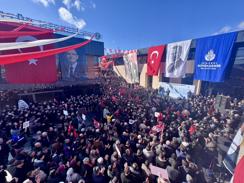 gokcebugra's tweet photo. Çorum müthiş bir merkez kazandı!

280 milyon liralık bir yatırımla çok kısa sürede 3 bin metrekare inşaat alanına sahip Çorum Mecitözü Hitit Kültür Merkezimiz, kültür, sanat, eğitim ve sosyal yaşamı tek çatı altında birleştiriyor. Çorumlulara hayırlı olsun.

Projeye öncülük eden Ekrem İmamoğlu başkanımız başta olmak üzere değerli @nuriaslan_tr başkanın şahsında emeği geçen tüm arkadaşlarımızı da tebrik ederim.

Güzel ülkemize yapacak çok hizmet, kazandıracağımız çok eser, yapılacak da çok iş var.

Ne olursa olsun, düşünmeye, üretmeye, proje geliştirmeye, ülkemize kazandıracağımız birbirinden değerli mücevher tasarlamaya devam ediyoruz, devam edeceğiz.

Biliyoruz ki her zorluk geçer. Egemenlik milletin olduğu sürece milletimiz gerekeni yapar, en güzel günlere ülkemiz kavuşur.
