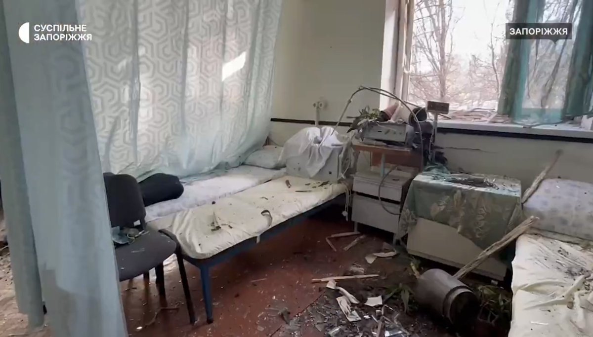 Das Drecksregime hat heute einen vollbesetzten Bus in Dnipro und ein Geburtskrankenhaus in Saporischschja angegriffen.

➡️Zusammen mehr als 30 Opfer. 

➡️Putins Versprechen an Trump ist eine einzige Lüge.