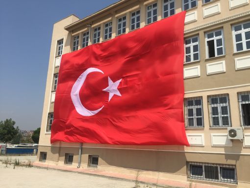 Yarın okullarımız Türk bayraklarıyla donatılacak. 🇹🇷