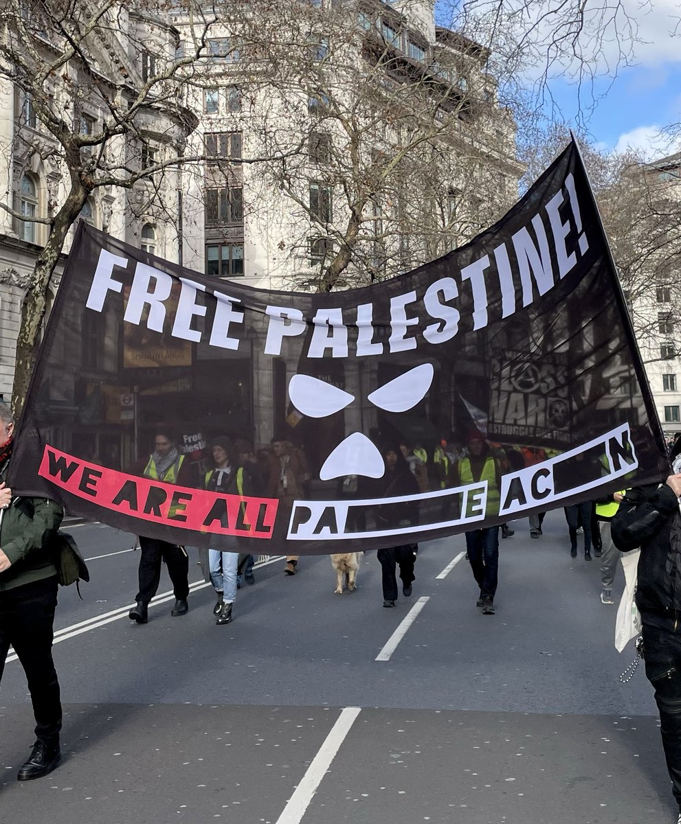 RiotFrank's tweet image. That's not what it said, so you're either illiterate or liars.