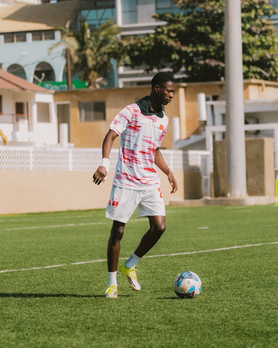 us_ouakam's tweet image. Les requins 🦈🔴⚪️ accélérent leurs échauffement 🔋 avant le début de la partie.

#LSFP #USOLING #VisitOuakam #Finafrica #Diotali