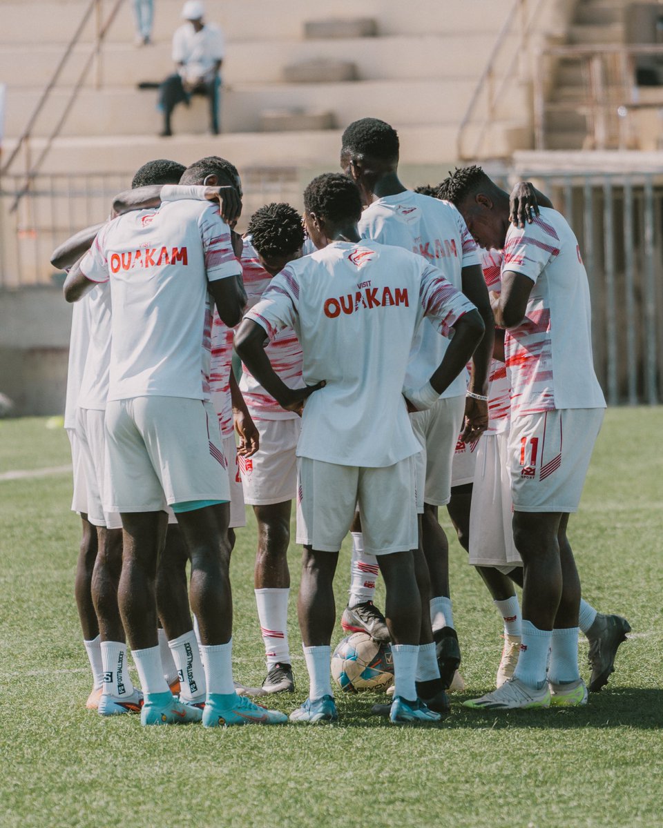 us_ouakam's tweet image. Les requins 🦈🔴⚪️ accélérent leurs échauffement 🔋 avant le début de la partie.

#LSFP #USOLING #VisitOuakam #Finafrica #Diotali