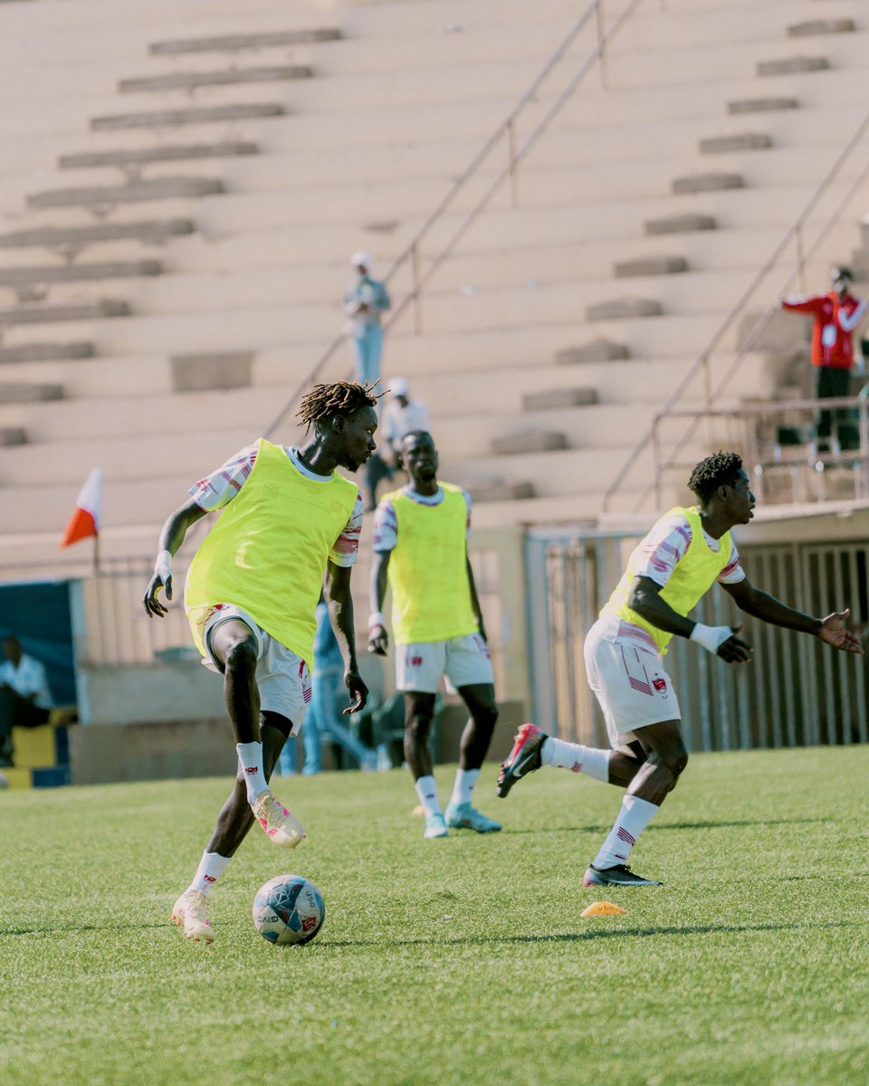 us_ouakam's tweet image. Les requins 🦈🔴⚪️ accélérent leurs échauffement 🔋 avant le début de la partie.

#LSFP #USOLING #VisitOuakam #Finafrica #Diotali