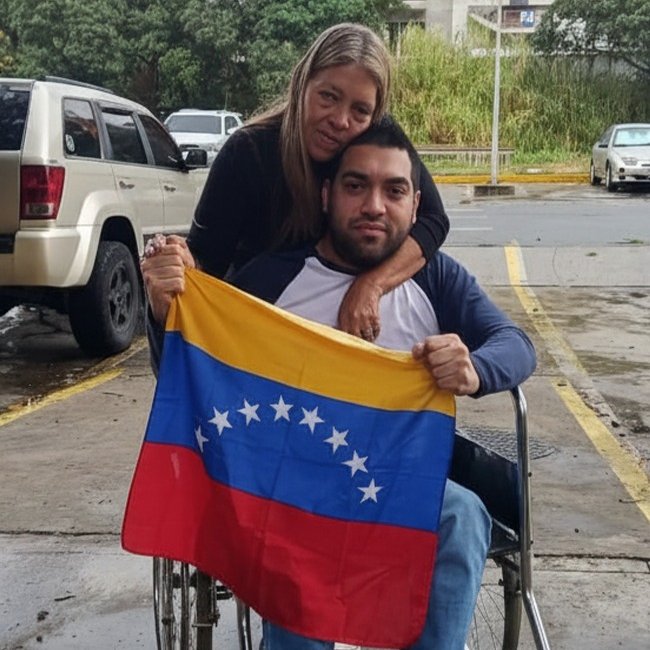 LuisOlavarrieta's tweet image. Ramón Centeno estuvo detenido más de 4 años. Durante ese tiempo, su madre lo acompañó en la espera, enfrentando miedo, cansancio y la incertidumbre de no saber cuándo volvería a verlo.

Abro hilo 🧵  youtu.be/AAHUuxDTMw0