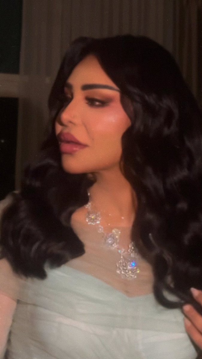 حسبي من الود نظره …
<a href="/AhlamAlShamsi/">A H L A M ~ ♥️ ~ أحلام</a>