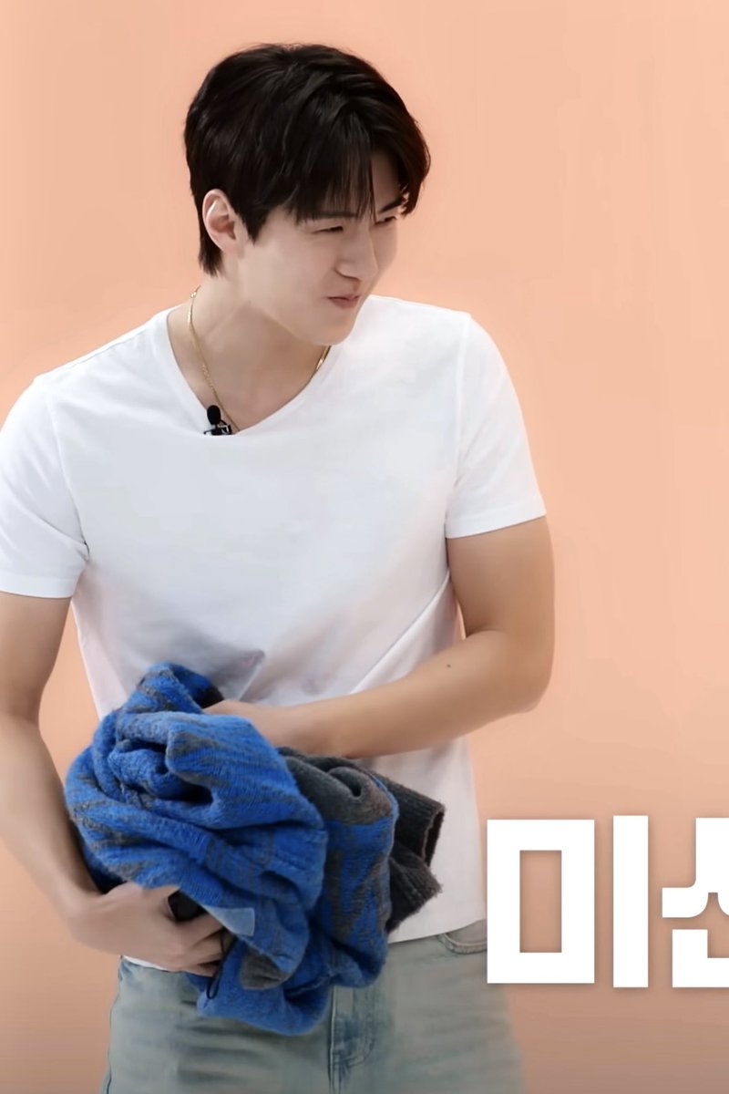 milkteus's tweet photo. he’s so fine and he doesn’t even have to try 🫠 https://t.co/OJux80R50p