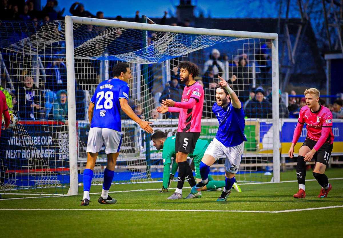 OfficialQosFC's tweet photo. Late but great 🙌

Mikey grabs an equaliser! 🎯 

#QOSICT | #League1 | #TheDoonhamers https://t.co/GlmbB0LxGP