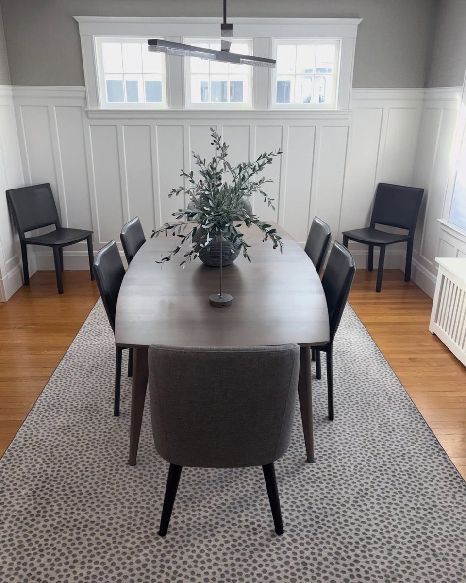 stantondesignco's tweet photo. Dottie brings a quiet, refined charm to the room with its softly textured pebbled pattern that feels both modern and timeless.
View all available colors: https://t.co/9Lf2xlAjV9
@magarianrug #stantoncarpet #stantondesign #customrugs #carpetlove #luxurycarpet #interiordesign https://t.co/gvXSxbjkAs