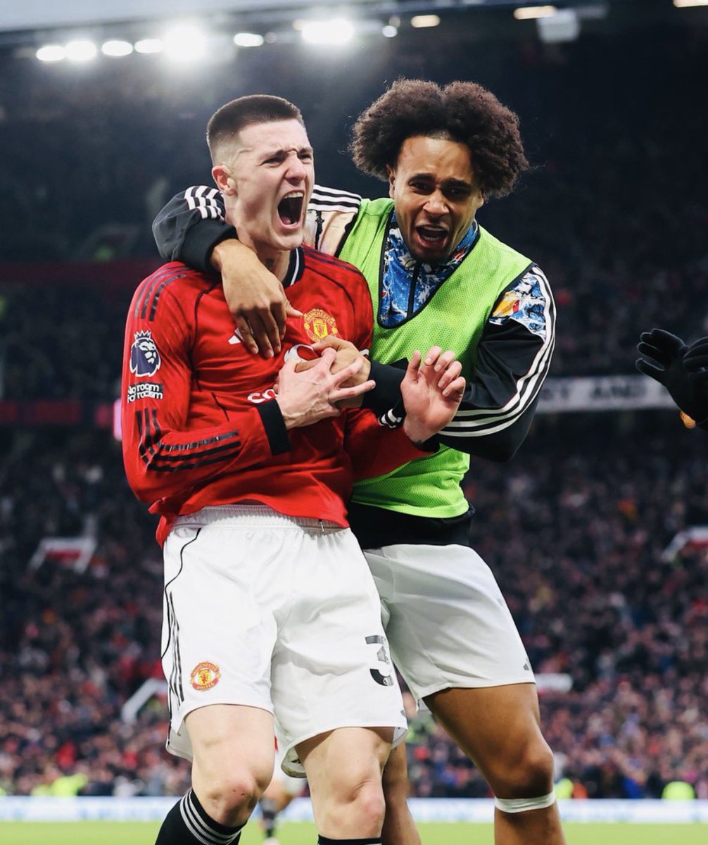 I love how Zirkzee celebrates harder than everyone else when we score!