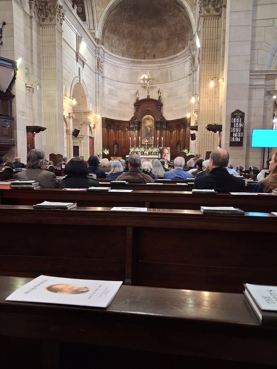 PraveenDavar's tweet photo. Attended the prayer meet of Sir #MarkTully at Cathedral Church of The Redemption. His family thanked @PMO and CPP leader #SoniaGandhi for their condolence messages which, they said, showed the esteem in which he was held across ideological divides. https://t.co/ESVWViaCRD