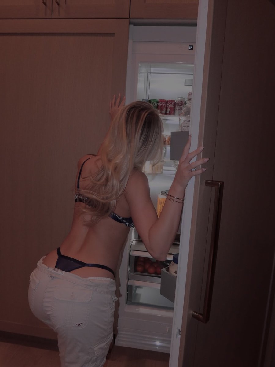 dmbbnnyy's tweet photo. looking for a snack https://t.co/fNZ9KicHD3