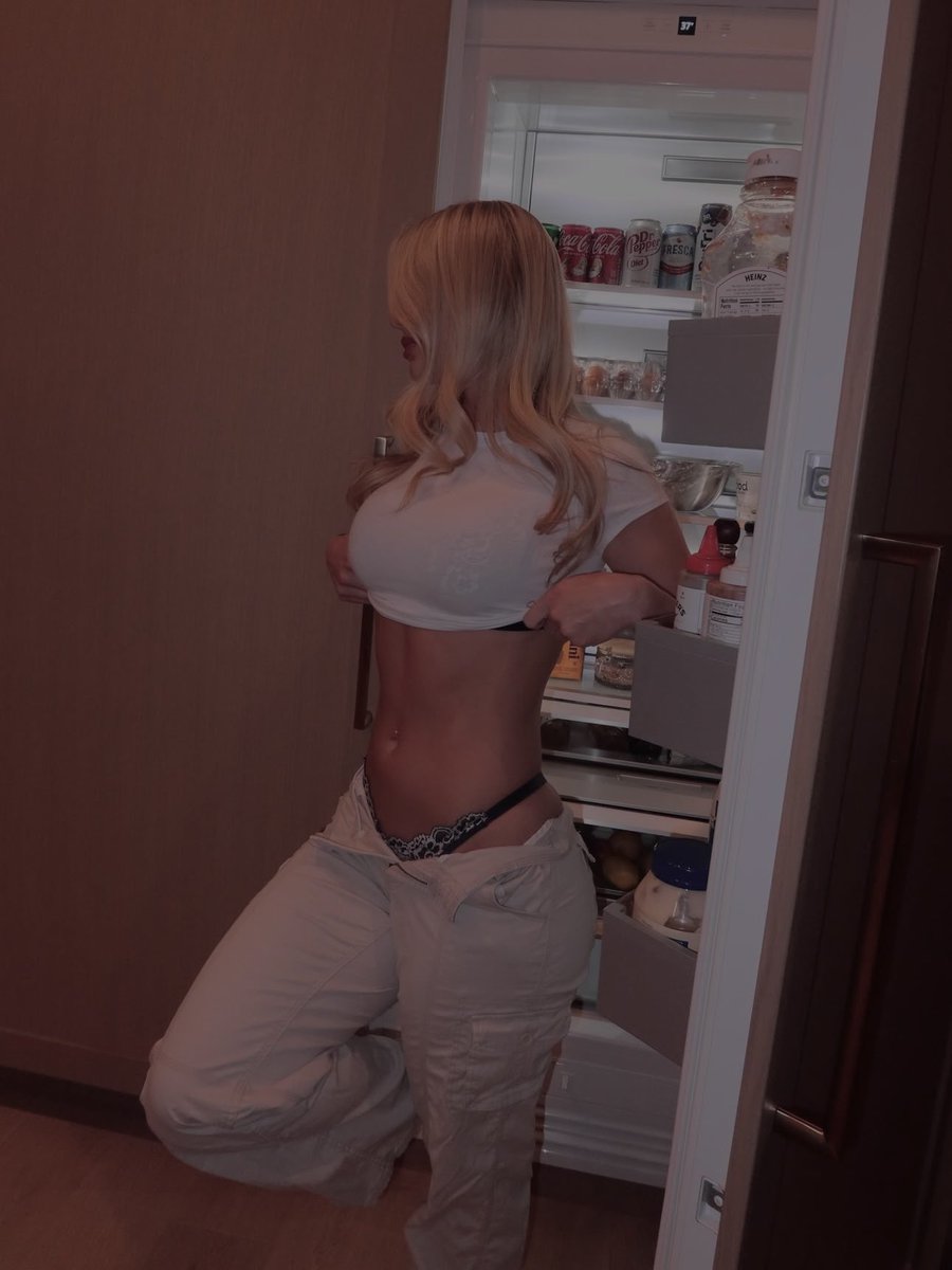 dmbbnnyy's tweet photo. looking for a snack https://t.co/fNZ9KicHD3