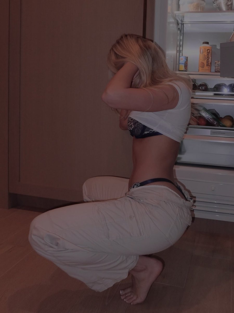 dmbbnnyy's tweet photo. looking for a snack https://t.co/fNZ9KicHD3