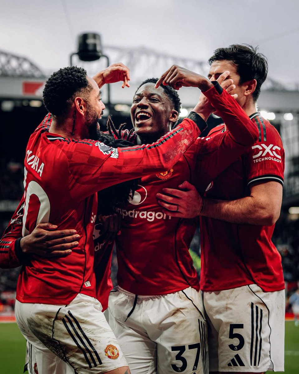 U_leveller's tweet photo. Amorim really hated his job, he benched Mainoo.

Carrick got the boy playing like a new signing! https://t.co/g9sSaiLoLW