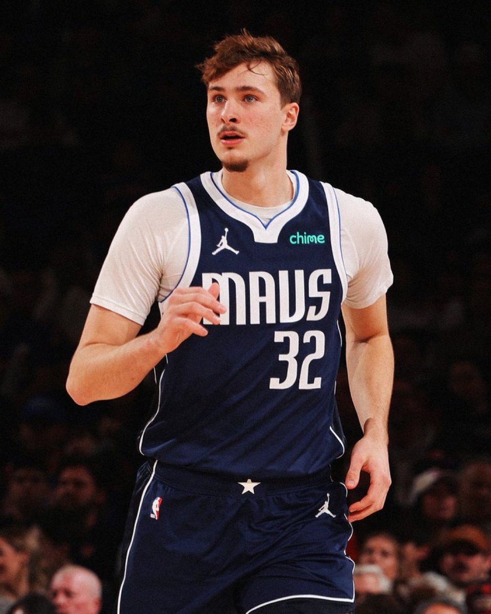 Cooper Flagg over his last 2 games: 

- 41.5 PPG 
- 11.0 RPG 
- 61/44/81 splits 
- 68% true shooting 

He’s the first rookie since Kareem Abdul- Jabbar (1970) to average 41 and 11 on 60% shooting over a 2 game span 😳