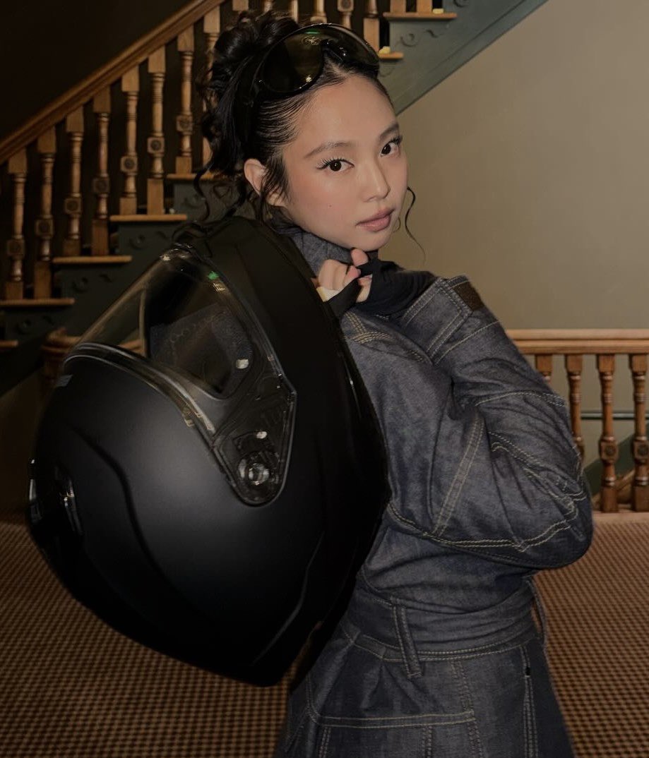 rrubylisa's tweet image. this jennie                 with              this lisa