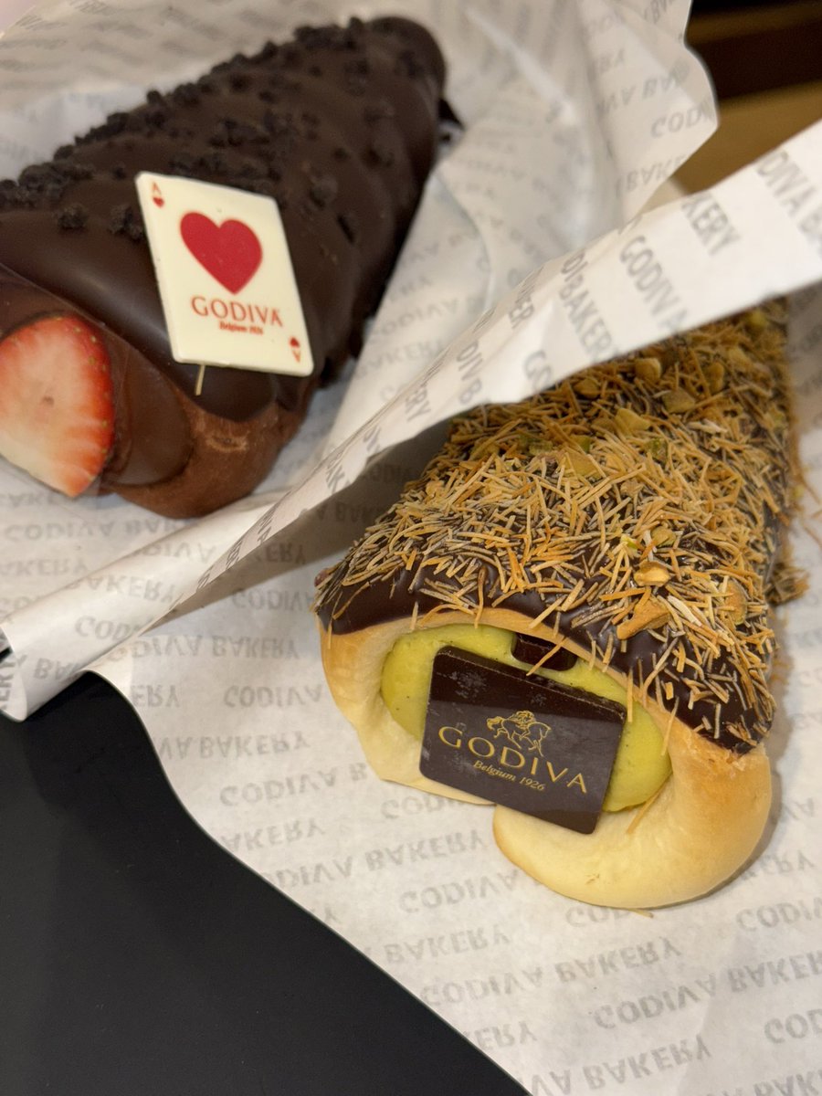 두바이초코소라빵같은거먹음 준나맛잇어서어.. 고디바는배신을안하는구나