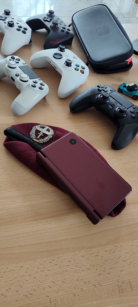 Tom_ZR_Race's tweet image. That DSi XL has definitely my color 😎
#Nintendo #DSi
