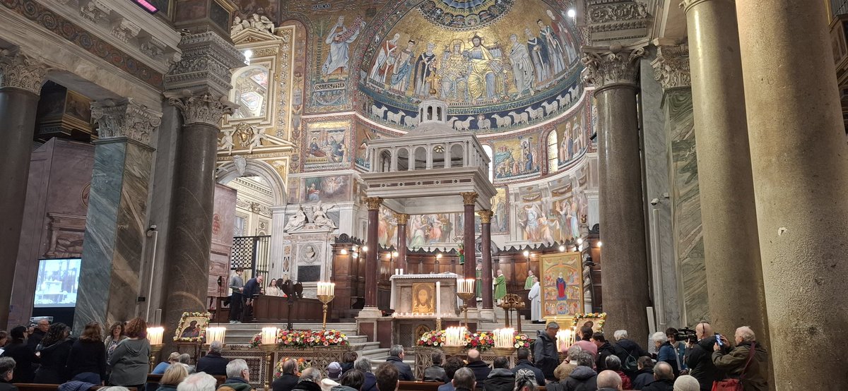 FilippoSbrana's tweet photo. Oggi a Roma il ricordo #Modesta Valenti, donna senza dimora, prima invisibile, poi rifiutata, infine lasciata morire sola.
Eravamo tanti con @santegidionews, per chiedere a tutti di vigilare, affinché i pregiudizi e la disuguaglianza non portino a negare i diritti di nessuno, mai https://t.co/M45mY9MF5d